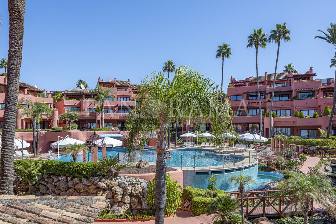 Apartment in Gualdalmansa, Estepona, Andalusia 4 - 17520719