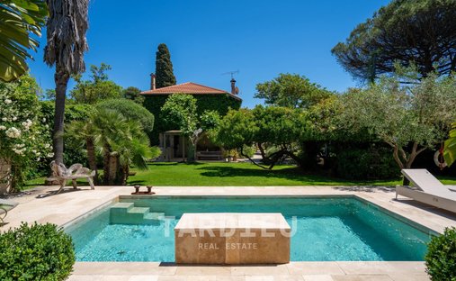 House in Zone Ouest Urbaine, Saint-Tropez, France 1