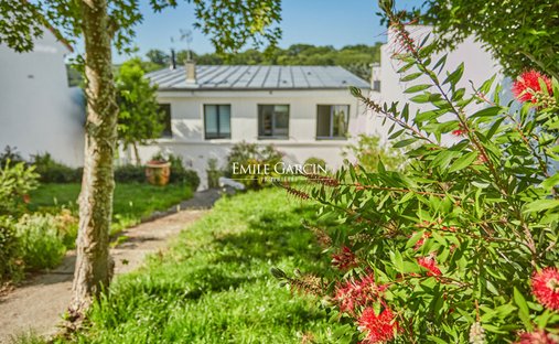 Villa in Anatole France, Le Plessis-Robinson, France 1