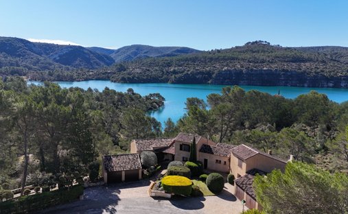 Villa in Esparron-de-Verdon, Provence-Alpes-Côte d'Azur, France 1