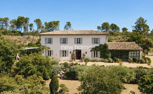 House in Ouest, Lorgues, France 1