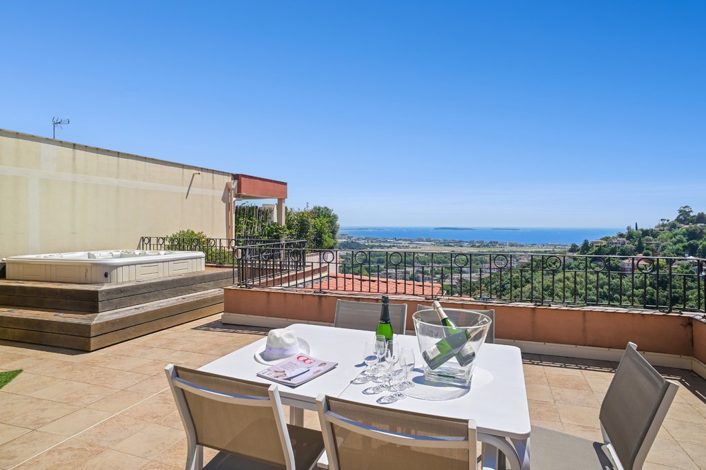 Apartment in Le Roc Fleuri-Capitou (Jeanne d'Arc), Mandelieu-la-Napoule, France 2 - 16009380