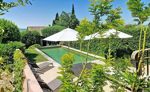 Villa in Pujaut, Occitania, France 1