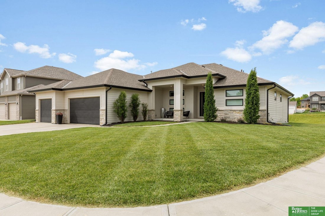 House in Bennington, Nebraska, United States 2 - 18023987