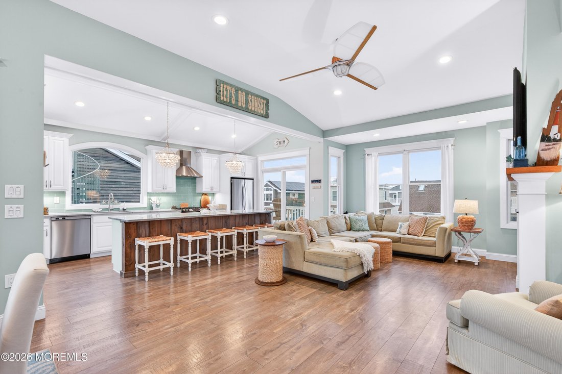 House in Ship Bottom, New Jersey, United States 4 - 18024646