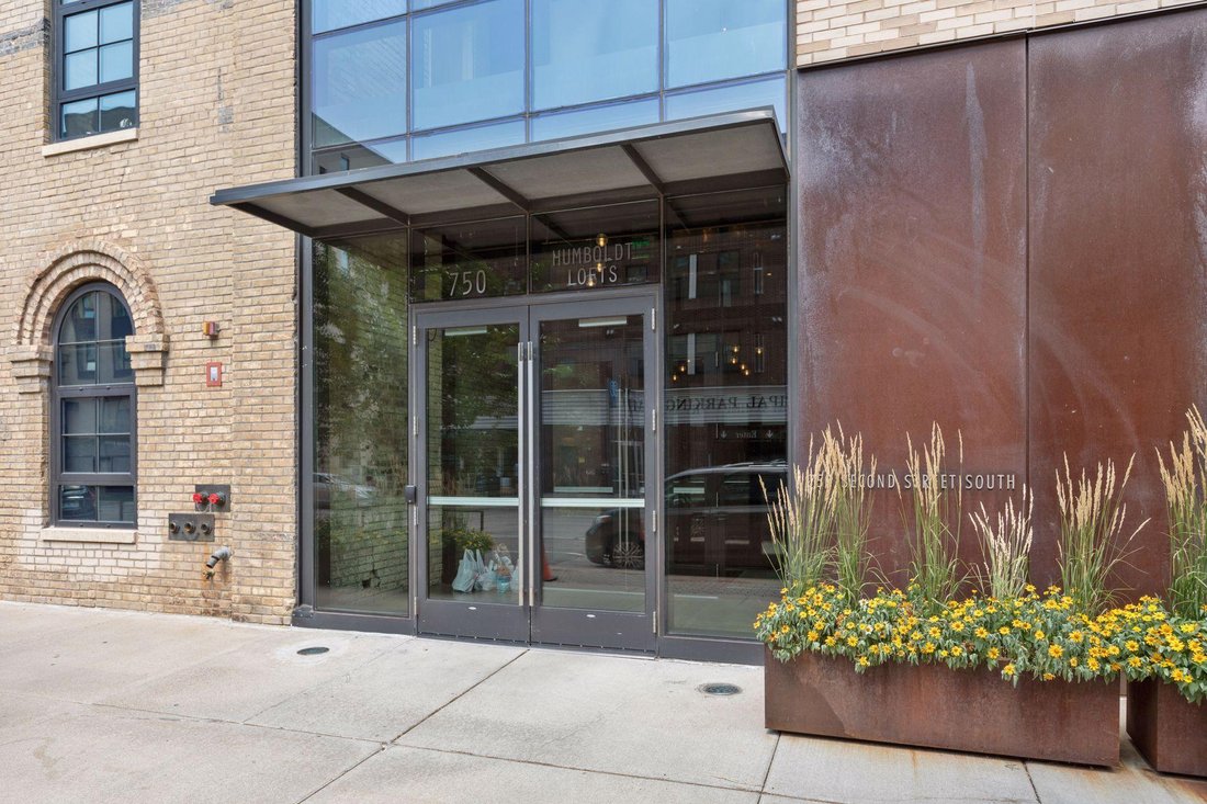 Condo in Minneapolis, Minnesota, United States 5 - 18024554