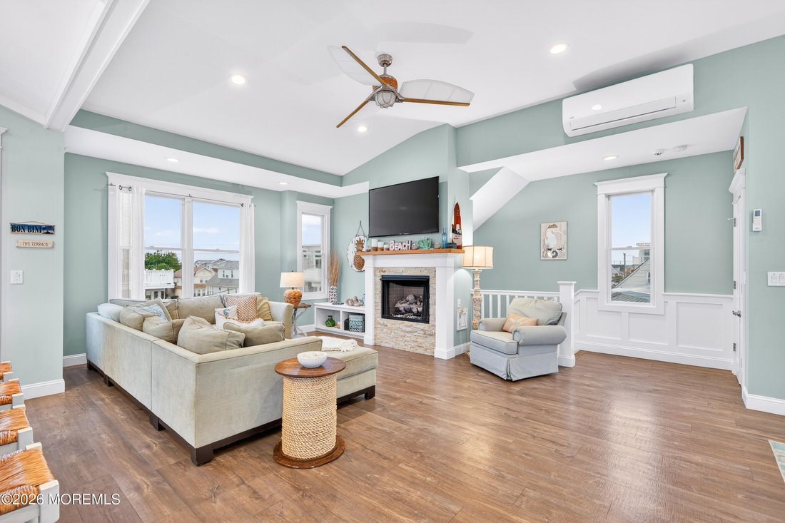 House in Ship Bottom, New Jersey, United States 5 - 18024646
