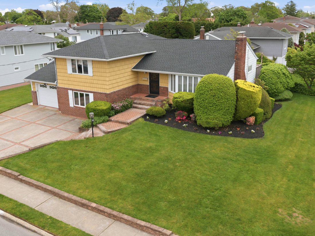 House in Massapequa, New York, United States 2 - 18025073