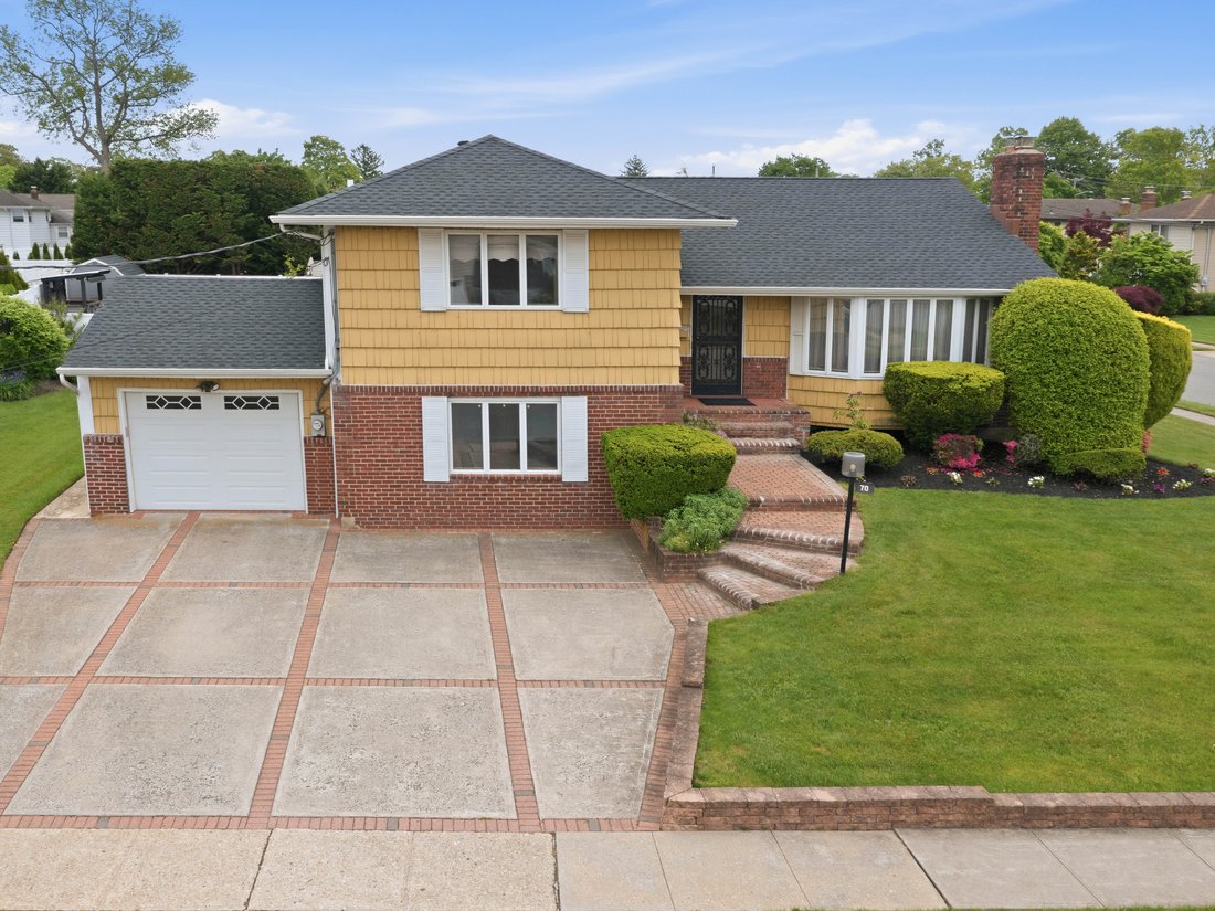 House in Massapequa, New York, United States 1 - 18025073