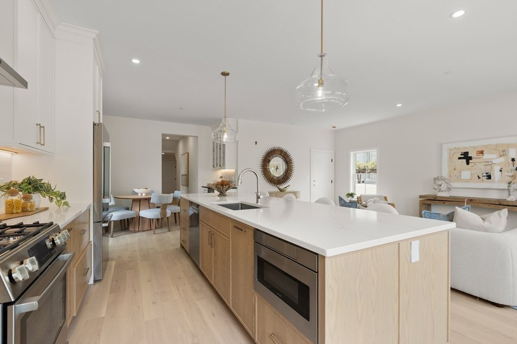 Condo in Somerville, Massachusetts, United States 4 - 17923645