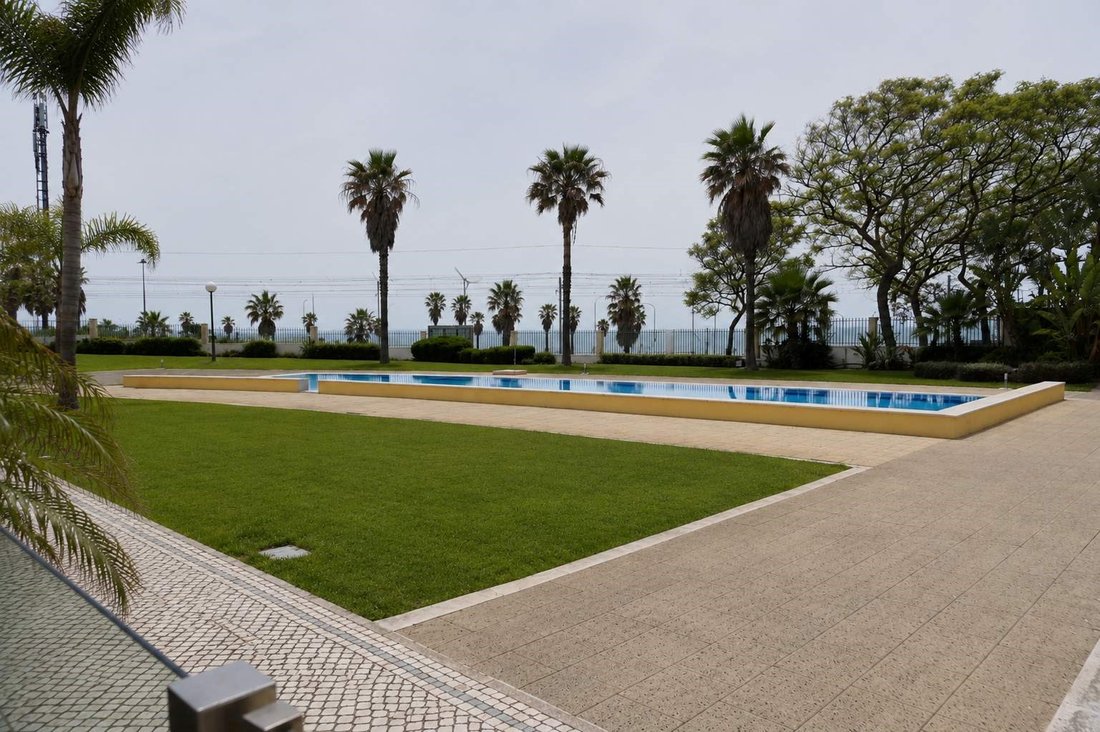 House in Carcavelos e Parede, Lisbon, Portugal 1 - 18025304