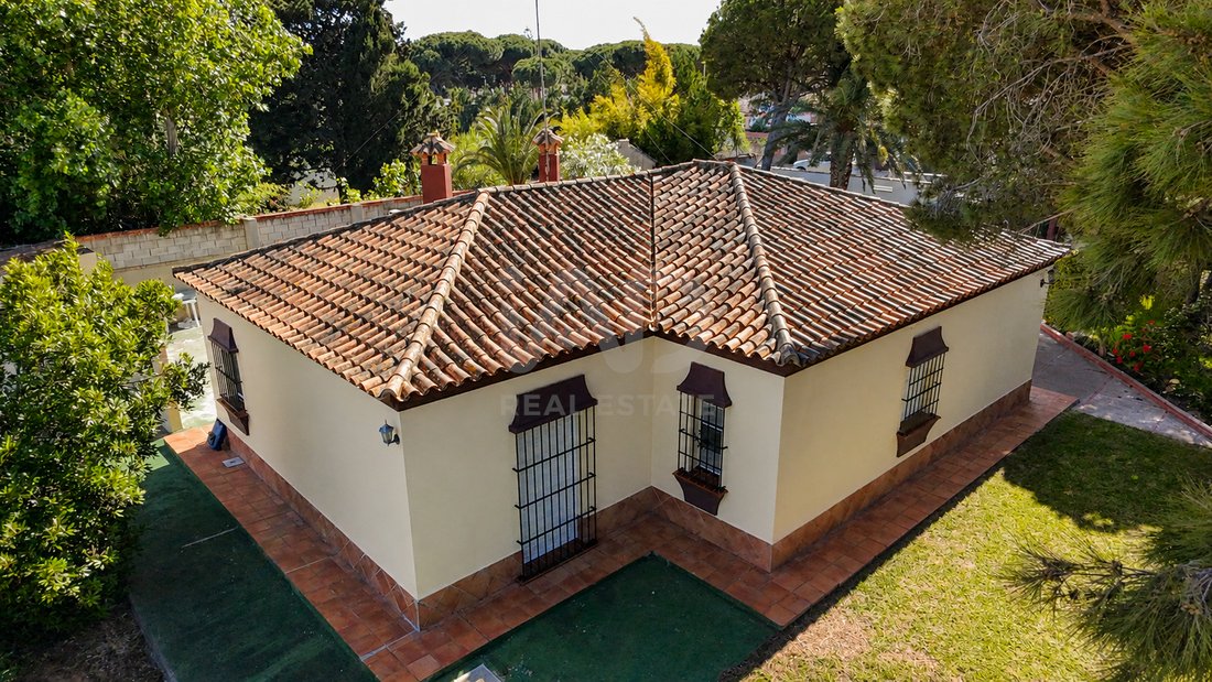 Chalet in Chiclana de la Frontera, Andalusia, Spain 1 - 17275194