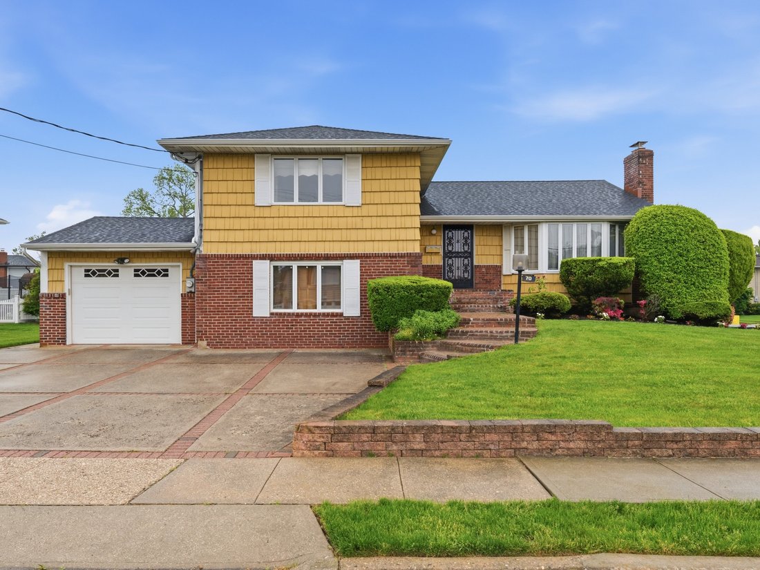 House in Massapequa, New York, United States 3 - 18025073