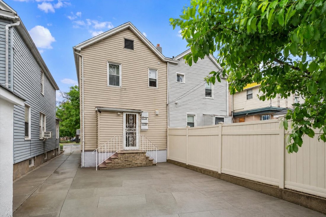 House in New York, New York, United States 3 - 18025251