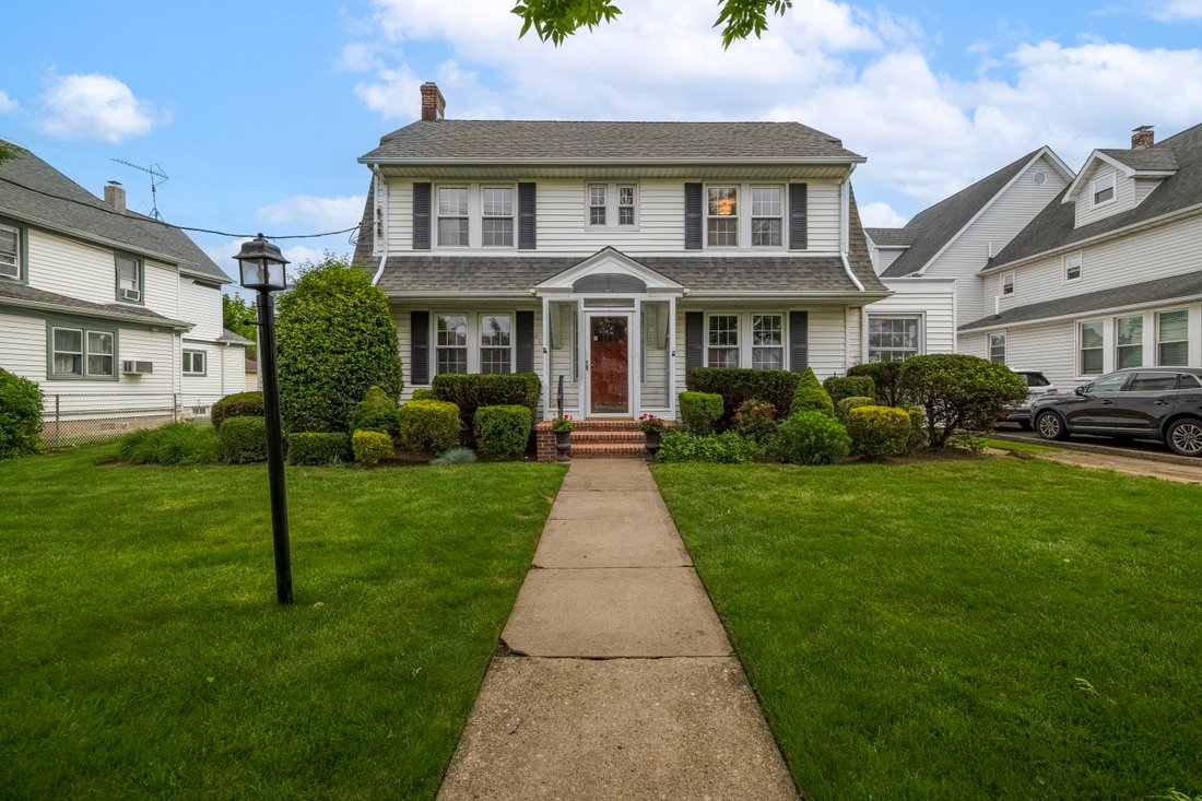 House in Rockville Centre, New York, United States 1 - 18025389