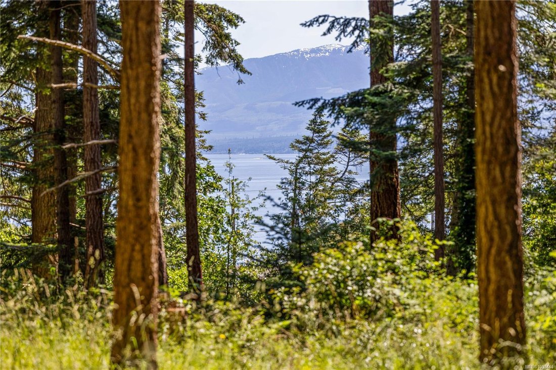 Land in Comox, British Columbia, Canada 4 - 18030963