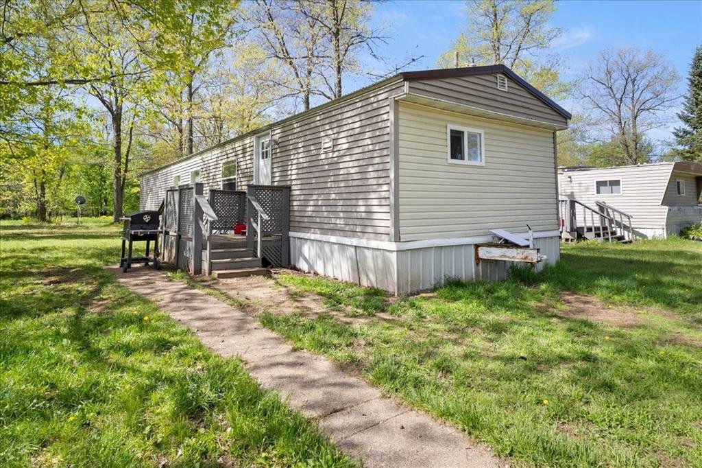 Cadott, Wisconsin, United States 3 - 18028969