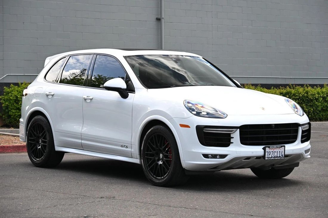 Suv in Sacramento, CA, United States 1 - 18032312