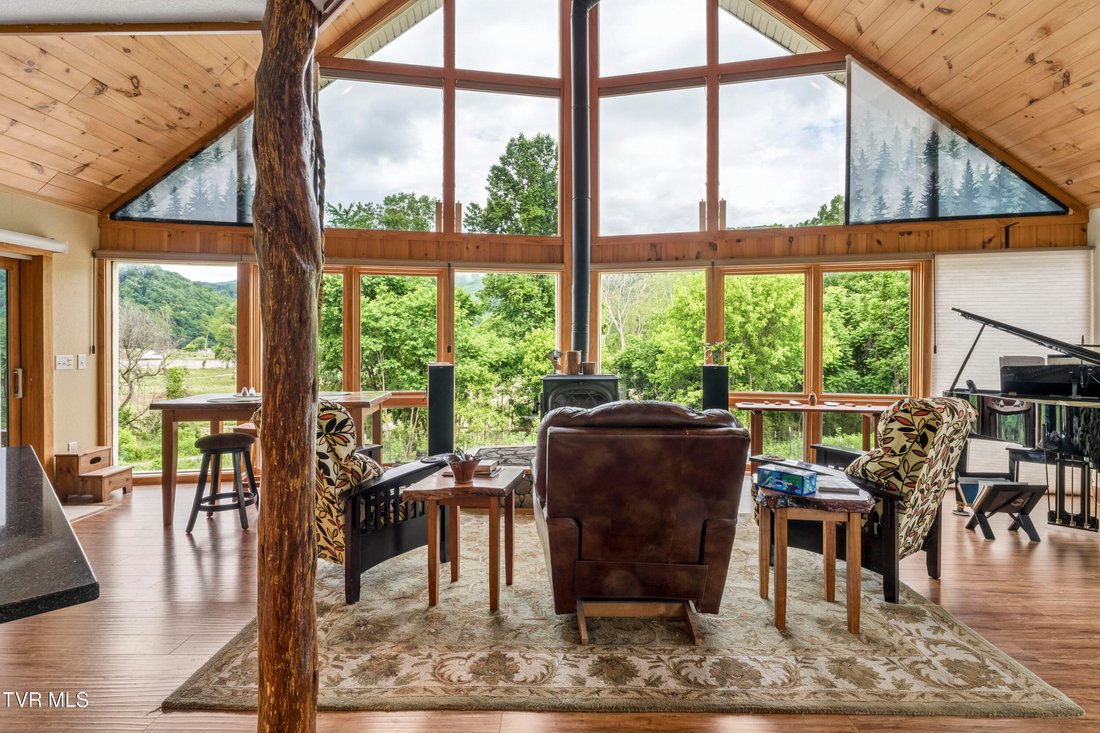House in Erwin, Tennessee, United States 5 - 18025872