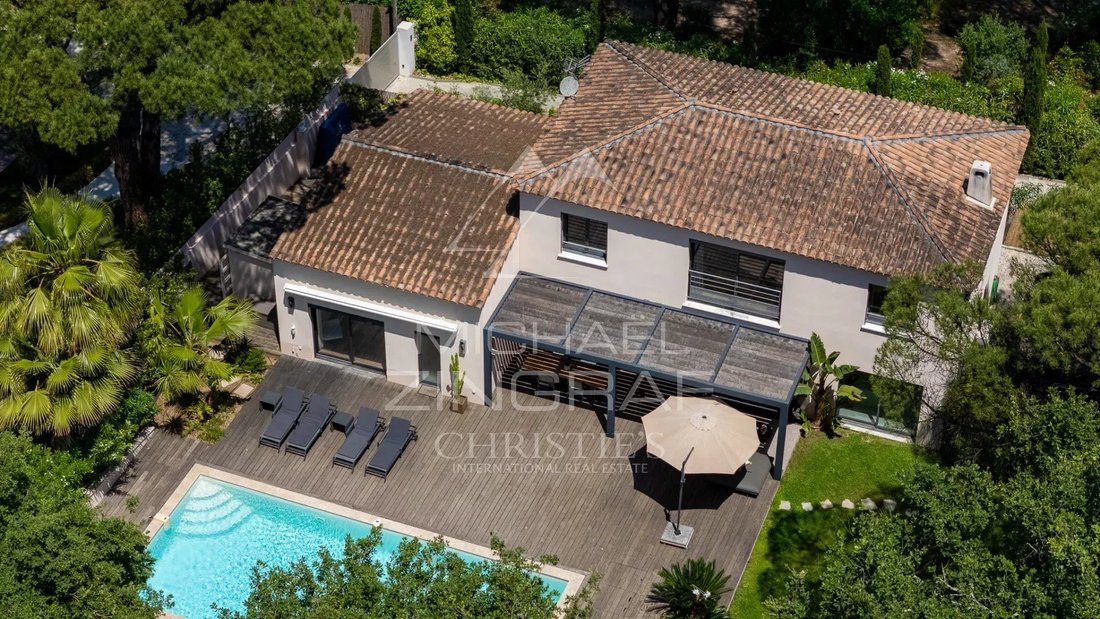 Villa in Gassin, Provence-Alpes-Côte d'Azur, France 1 - 18027510