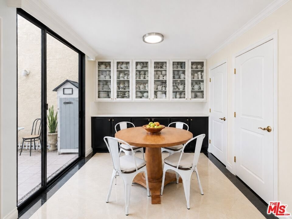 Condo in Altadena, California, United States 3 - 18028702