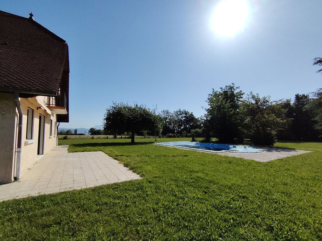 Villa in Les Abrets en Dauphiné, Auvergne-Rhône-Alpes, France 1 - 17999928
