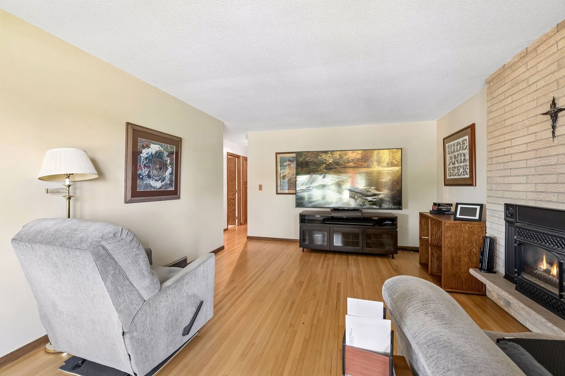 House in Bloomington, Minnesota, United States 4 - 18028271