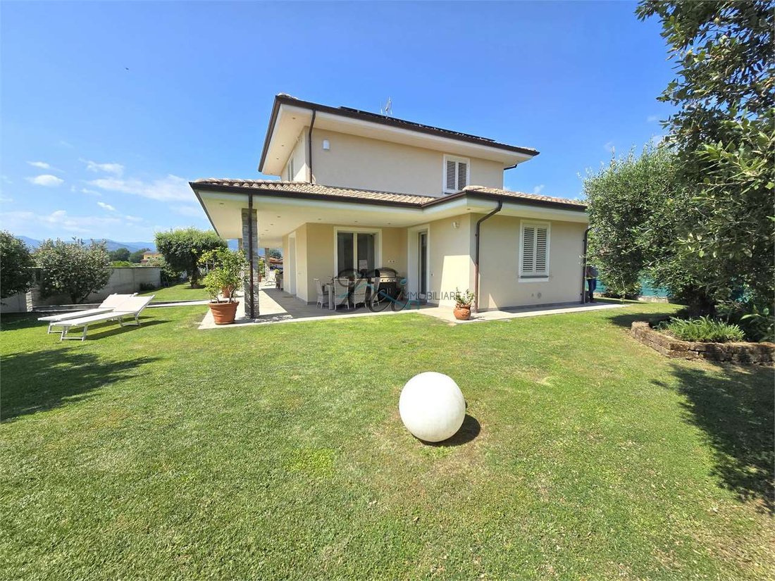 Villa in Historic Center, Lucca, Tuscany 3 - 18029217