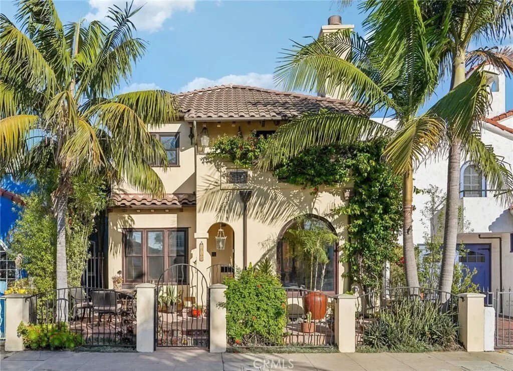 House in Signal Hill, California, United States 1 - 17802876