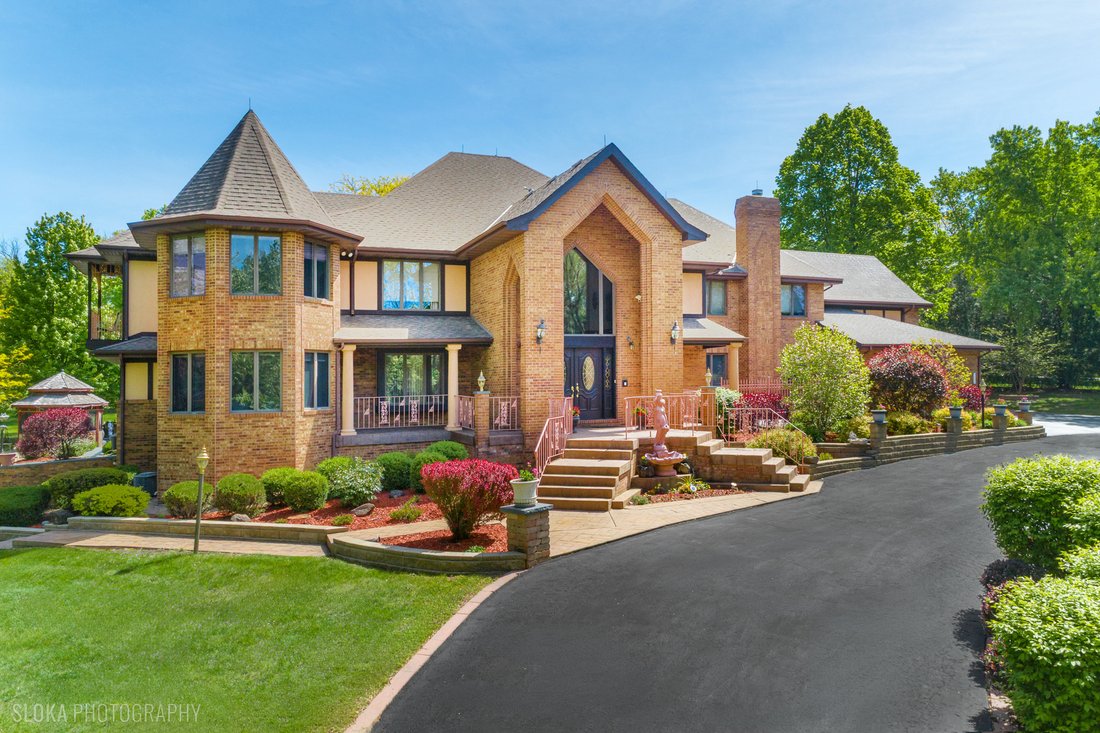House in Crystal Lake, Illinois, United States 1 - 18030338