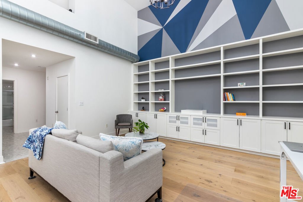 Condo in Los Angeles, California, United States 5 - 18028696