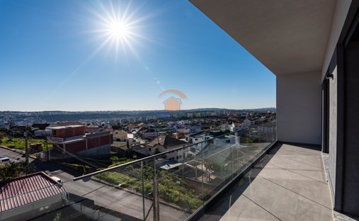 Apartment in Santo António dos Cavaleiros, Lisbon, Portugal 1