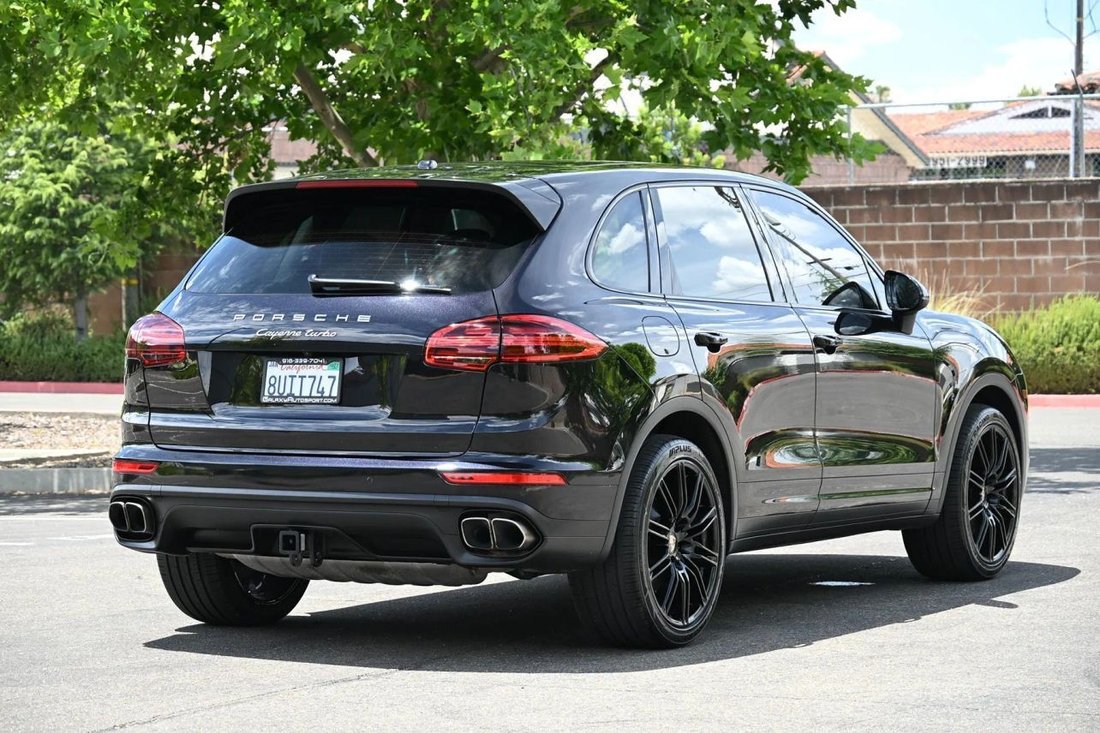Suv in Sacramento, CA, United States 5 - 18032275