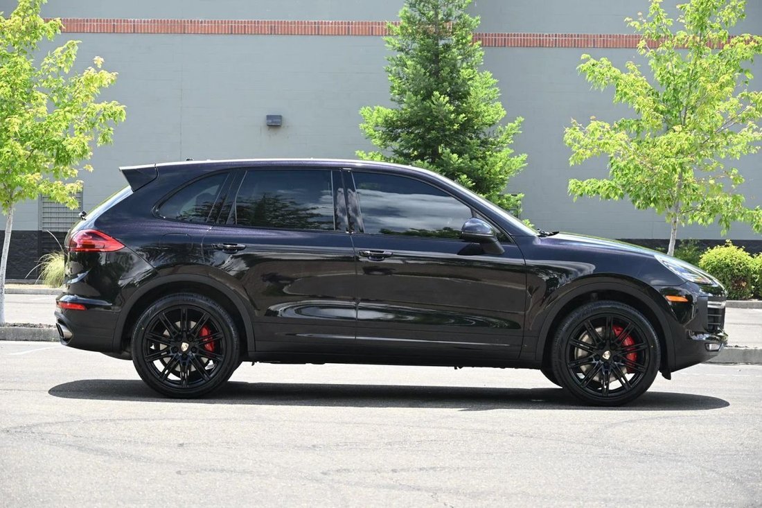 Suv in Sacramento, CA, United States 4 - 18032275