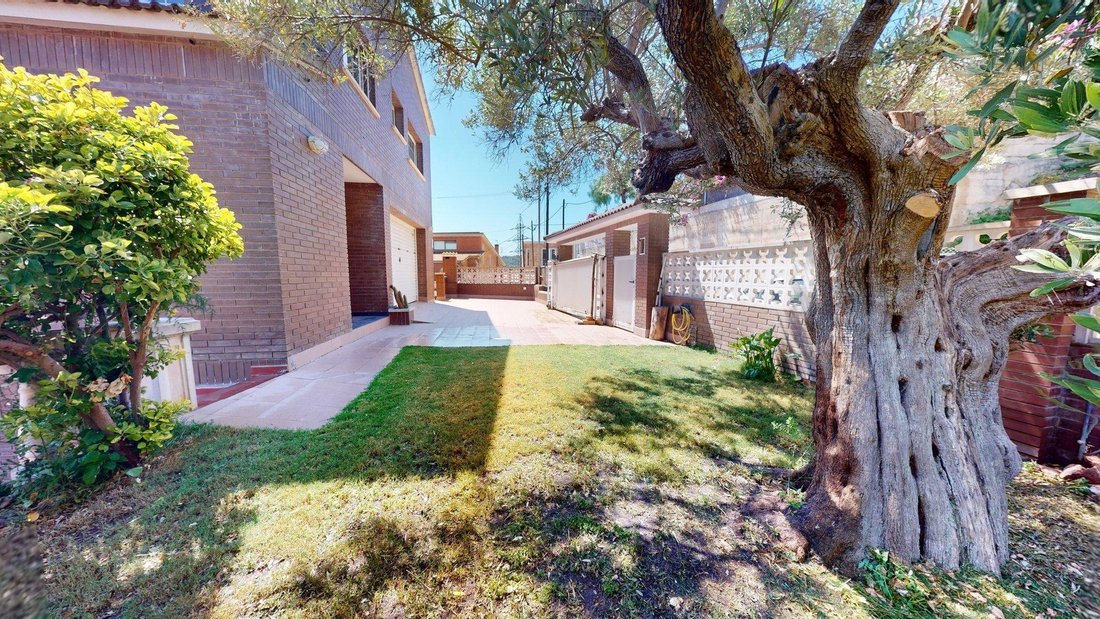 Villa in Marianao, Sant Boi de Llobregat, Spain 4 - 18018962