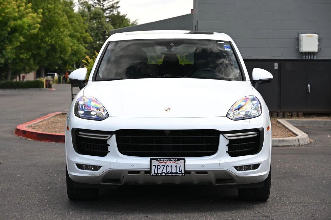Suv in Sacramento, CA, United States 2 - 18032312