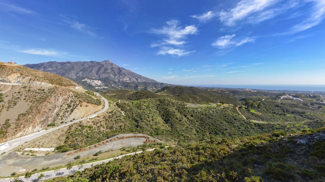 Land in La Quinta, Benahavis, Andalusia 1 - 15039044