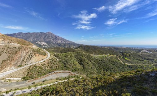Land in La Quinta, Benahavis, Andalusia 1