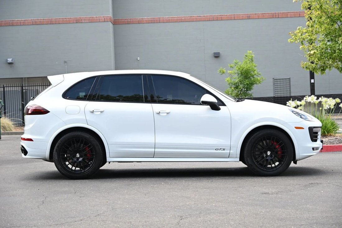 Suv in Sacramento, CA, United States 4 - 18032312