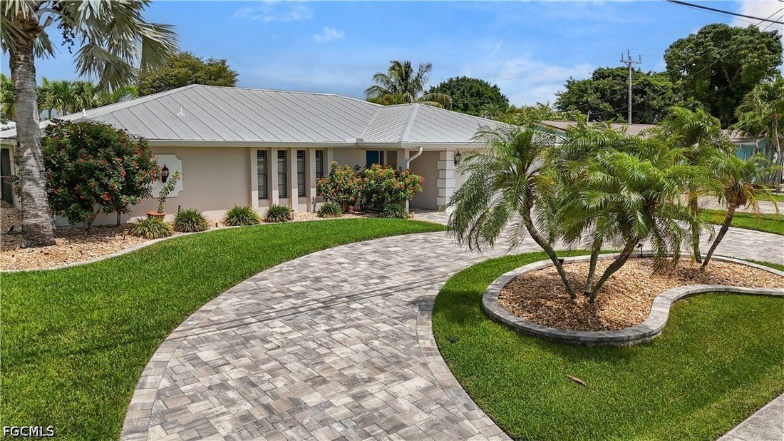 House in Cape Coral, Florida, United States 1 - 18031990