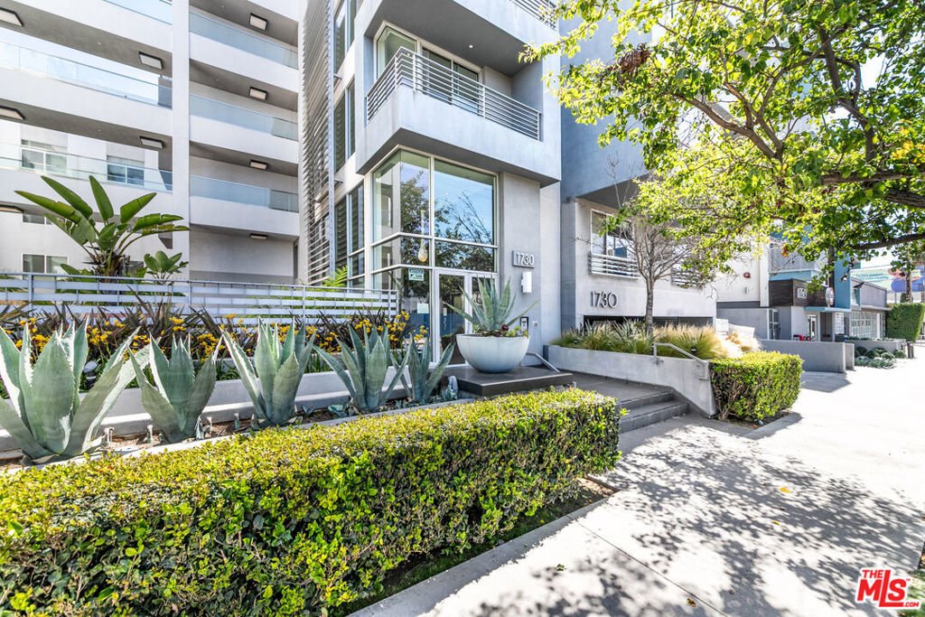 Condo in Los Angeles, California, United States 2 - 18028696