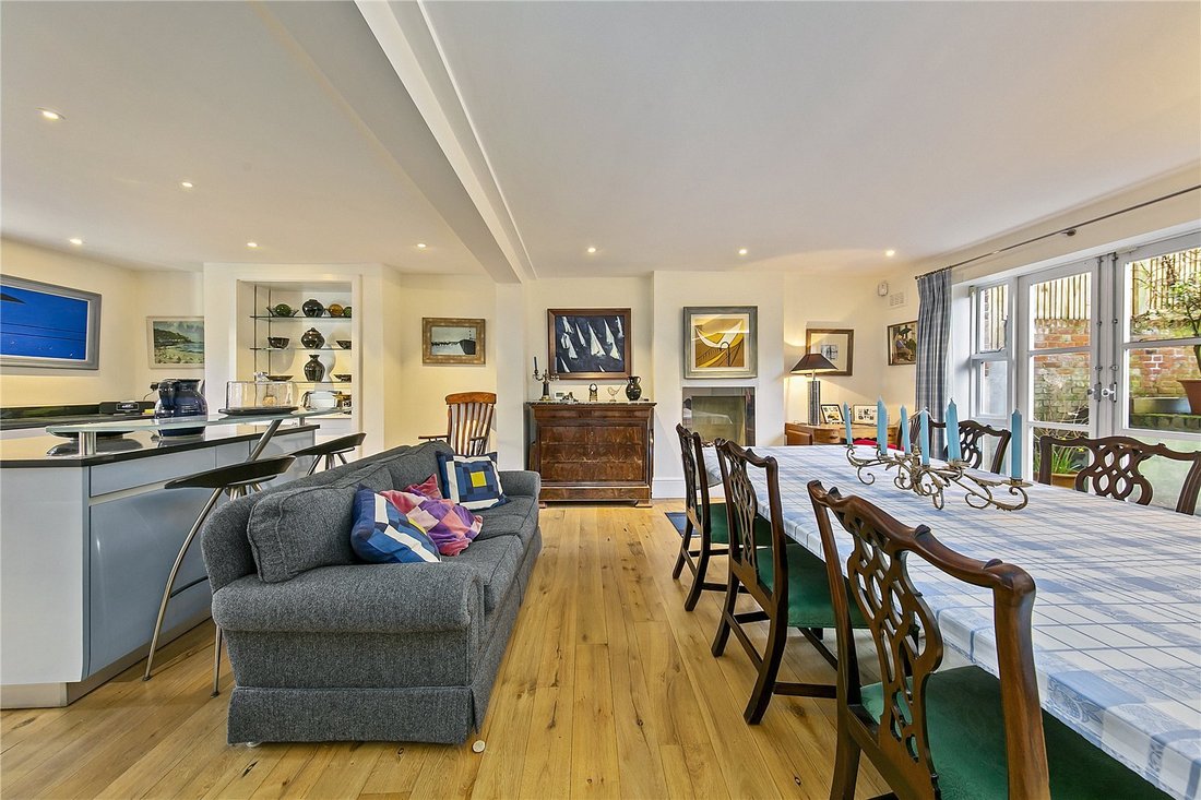 House in Richmond Upon Thames, England 3 - 18027347