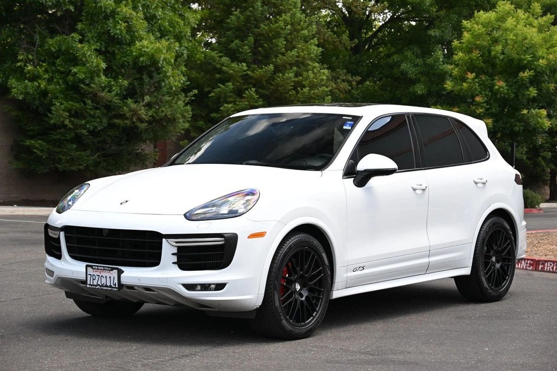 Suv in Sacramento, CA, United States 3 - 18032312