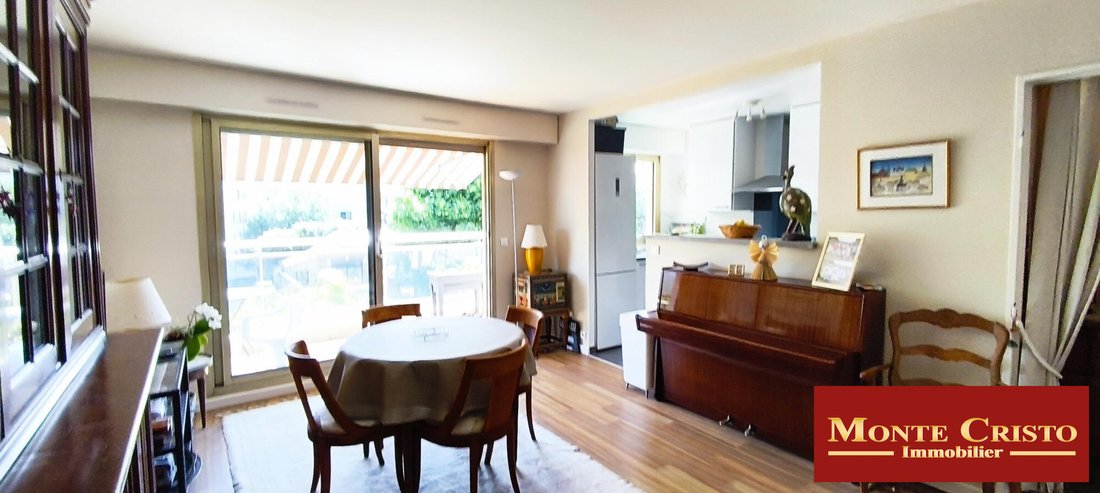 Apartment in Domaine National du Château, Versailles, France 2 - 18032622