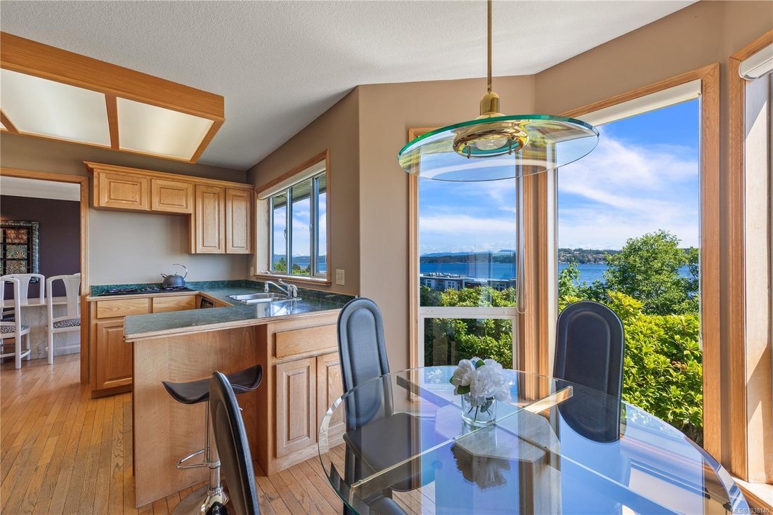 House in Campbell River, British Columbia, Canada 5 - 18031027