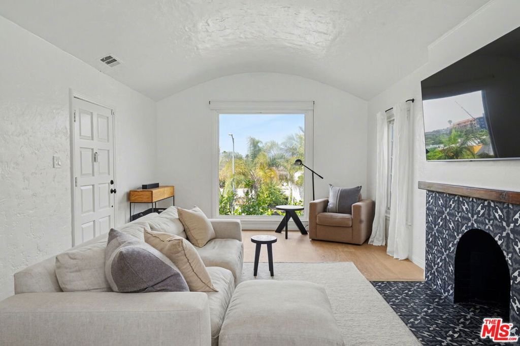 Los Angeles, California, United States 1 - 18028705