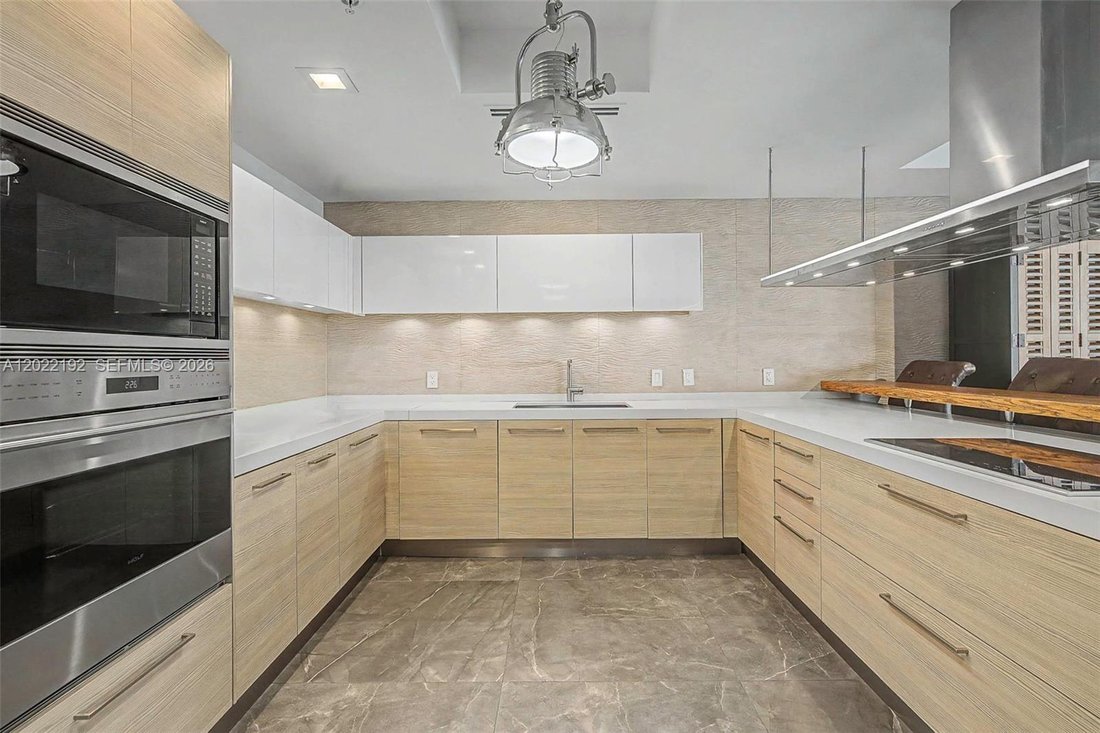 Condo in North Miami Beach, Florida, United States 2 - 18029230
