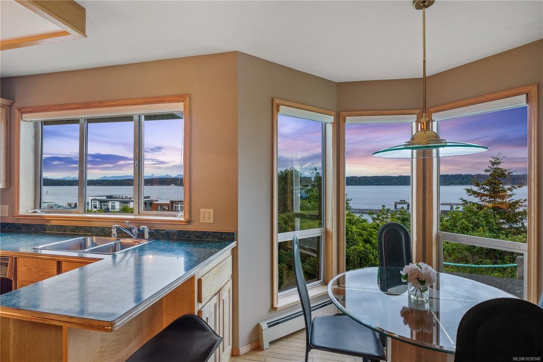 House in Campbell River, British Columbia, Canada 3 - 18031027