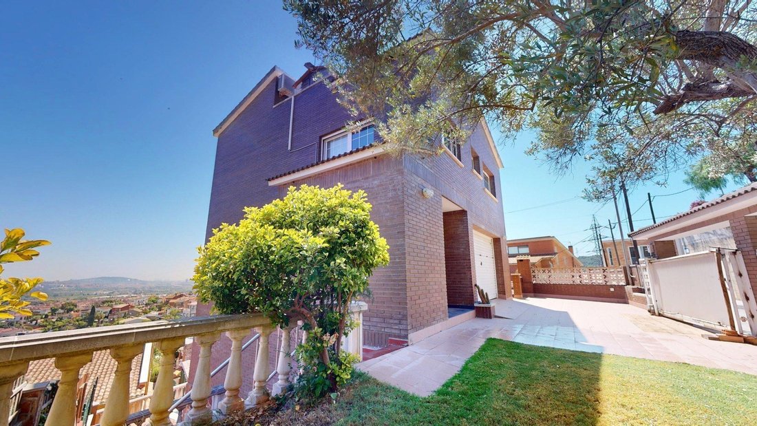 Villa in Marianao, Sant Boi de Llobregat, Spain 3 - 18018962