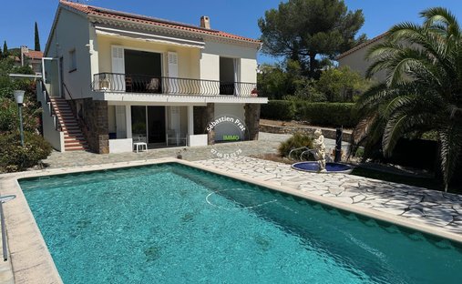 House in Saint-Raphaël, Nouvelle-Aquitaine, France 1